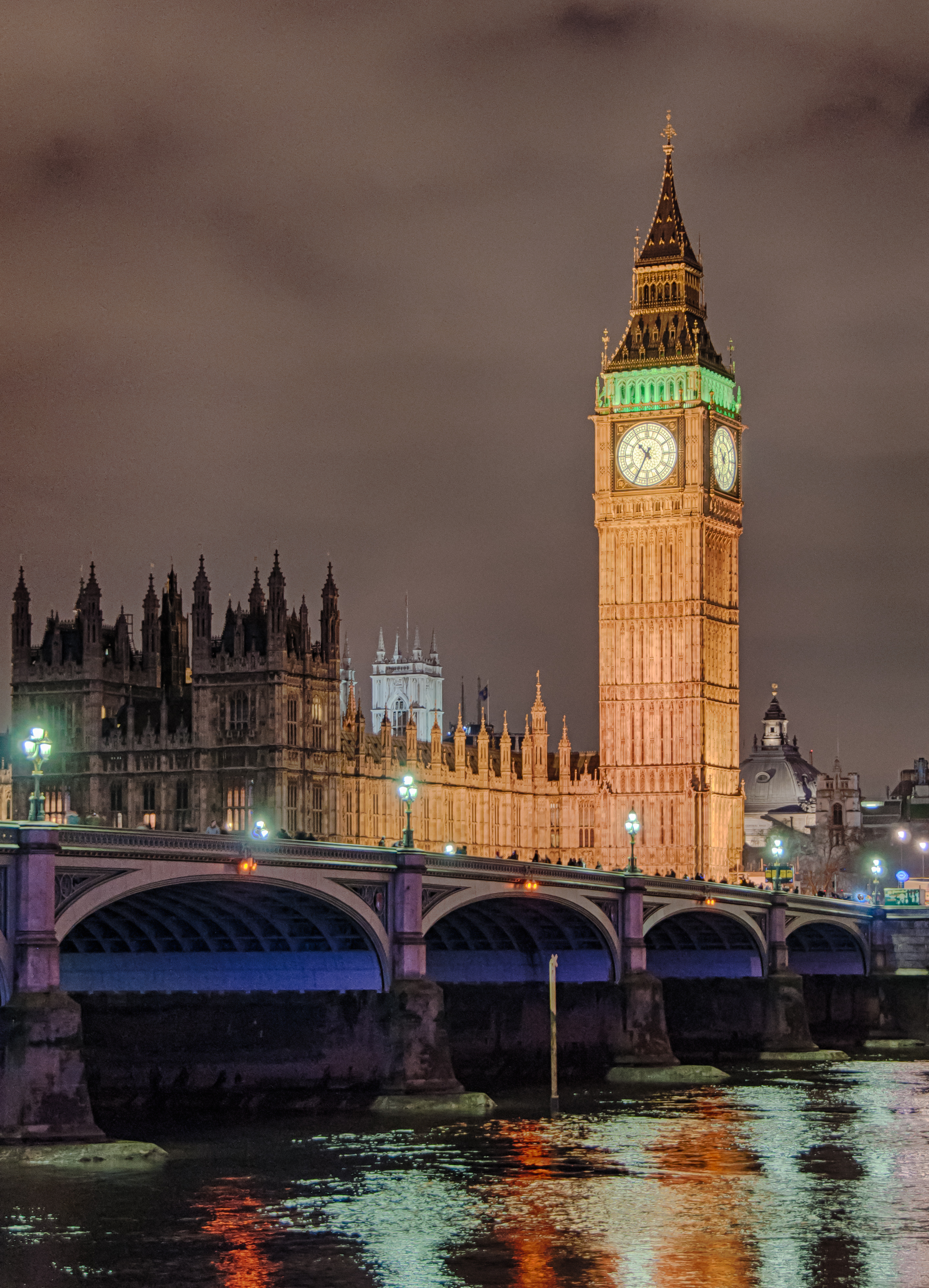 Биг башня в лондоне. Биг Бен в Лондоне. Часовая башня Вестминстерского дворца. Биг-Бен (башня Елизаветы). Вестминстерский дворец с башней Биг Бен.